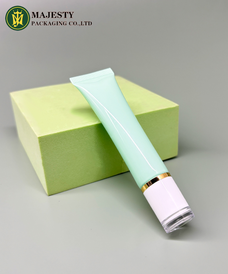 mit Silikon -Applikator 