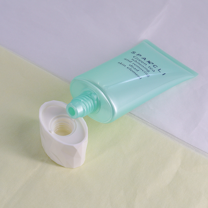 Gesichtsreiniger Plastikrohr 